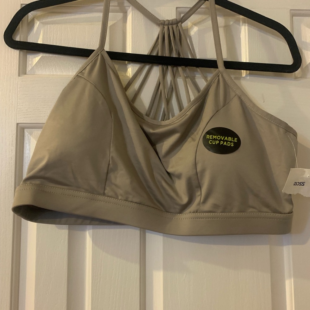 NEW XIA sports bra